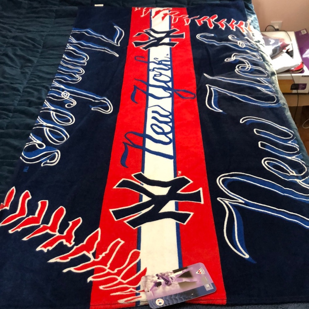 NY YANKEES BEACH POOL PARTY BLANKET TOWEL